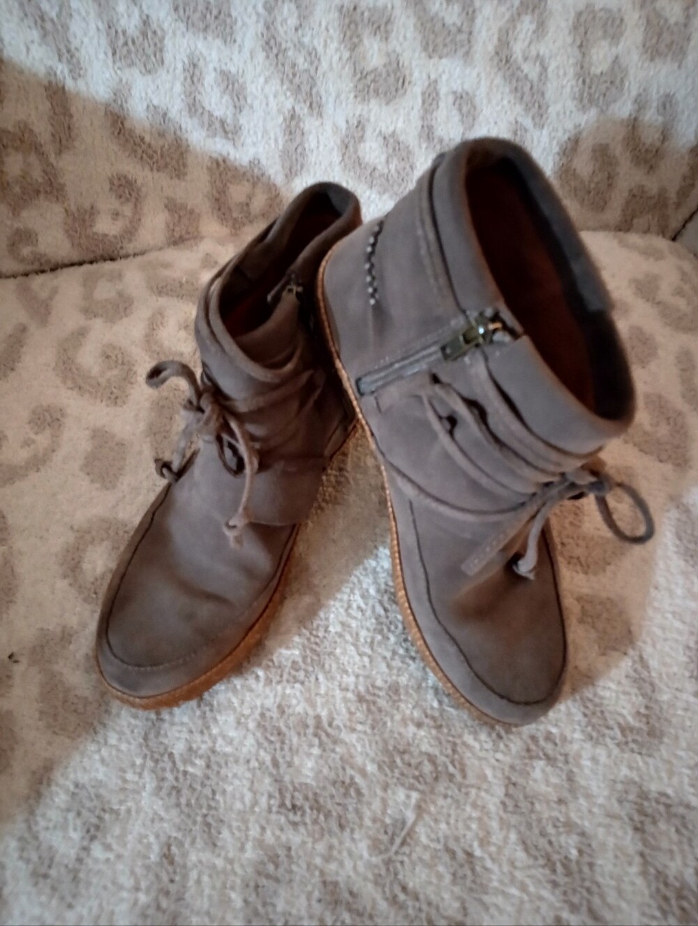 Ugg Suede Reid Slate Ankle Lace Up Boots